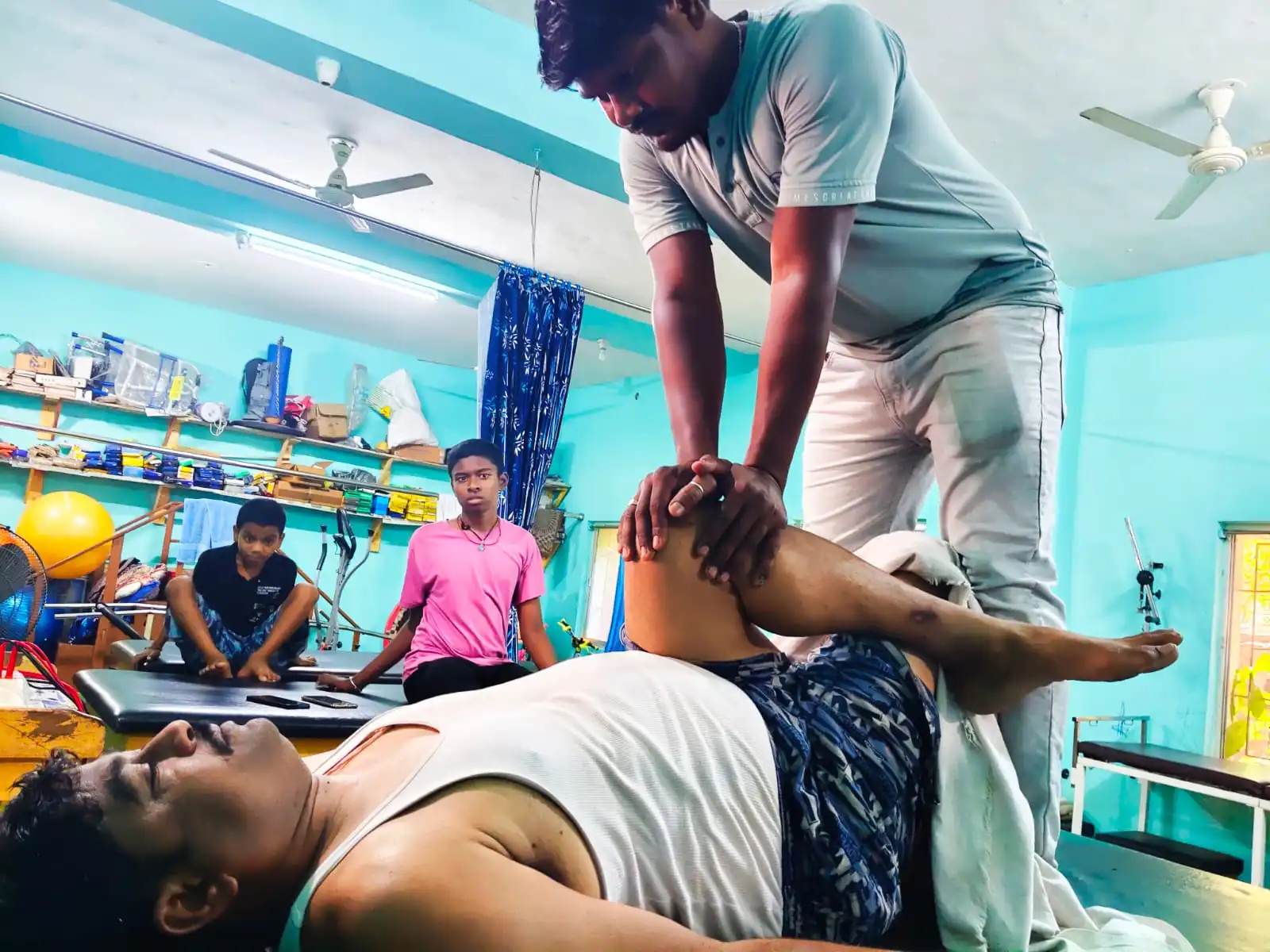 Physiotherapist in Bhadrak working with patient